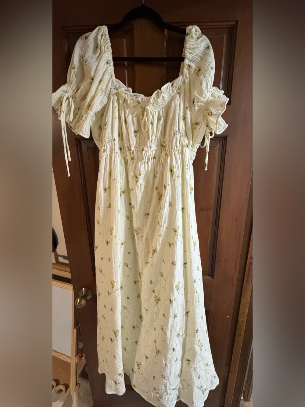 Cream Floral Puff-Sleeve Maxi Dress